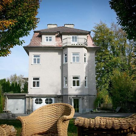 Family Wellhouse Green Garden Direct In Salzburg, Sunny Big Garden, Up To 16 Pax, Bikes For Free, Bbq, Sunbeds, Parking For Free, 15 Min Sound Of Music Exterior foto