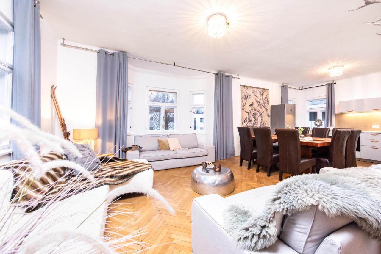 Family Wellhouse Green Garden Direct In Salzburg, Sunny Big Garden, Up To 16 Pax, Bikes For Free, Bbq, Sunbeds, Parking For Free, 15 Min Sound Of Music Exterior foto