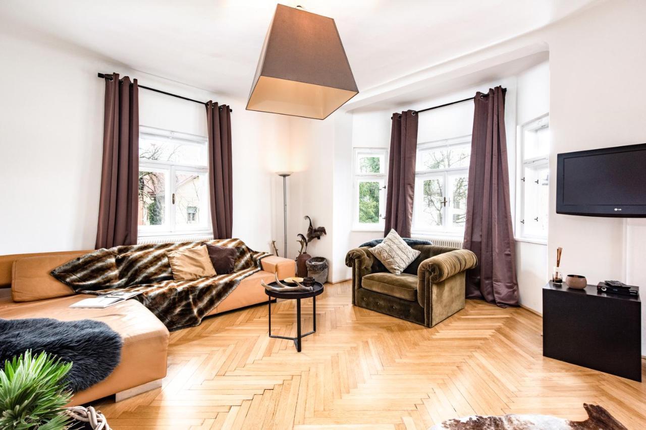 Family Wellhouse Green Garden Direct In Salzburg, Sunny Big Garden, Up To 16 Pax, Bikes For Free, Bbq, Sunbeds, Parking For Free, 15 Min Sound Of Music Exterior foto