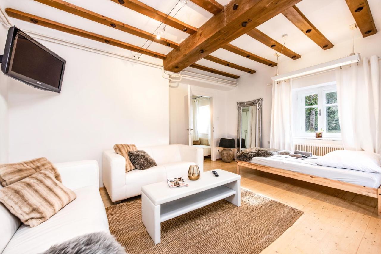 Family Wellhouse Green Garden Direct In Salzburg, Sunny Big Garden, Up To 16 Pax, Bikes For Free, Bbq, Sunbeds, Parking For Free, 15 Min Sound Of Music Exterior foto