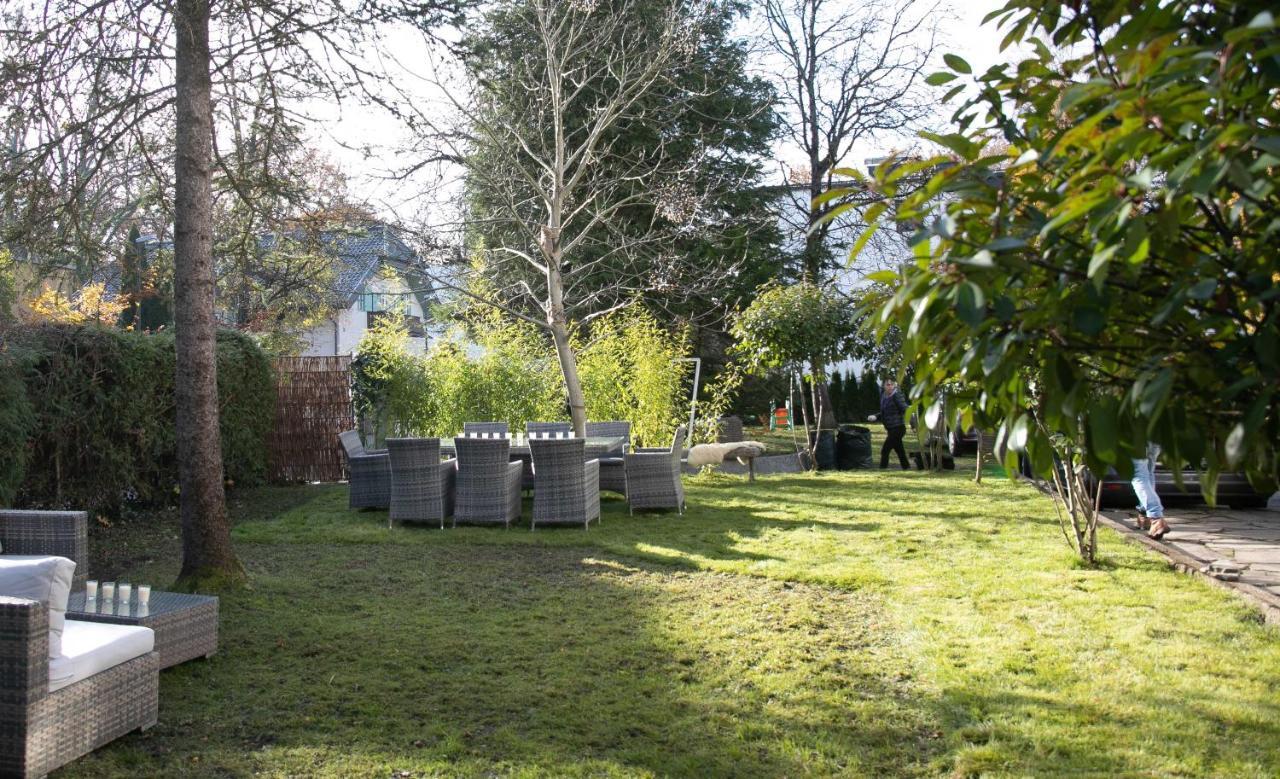 Family Wellhouse Green Garden Direct In Salzburg, Sunny Big Garden, Up To 16 Pax, Bikes For Free, Bbq, Sunbeds, Parking For Free, 15 Min Sound Of Music Exterior foto