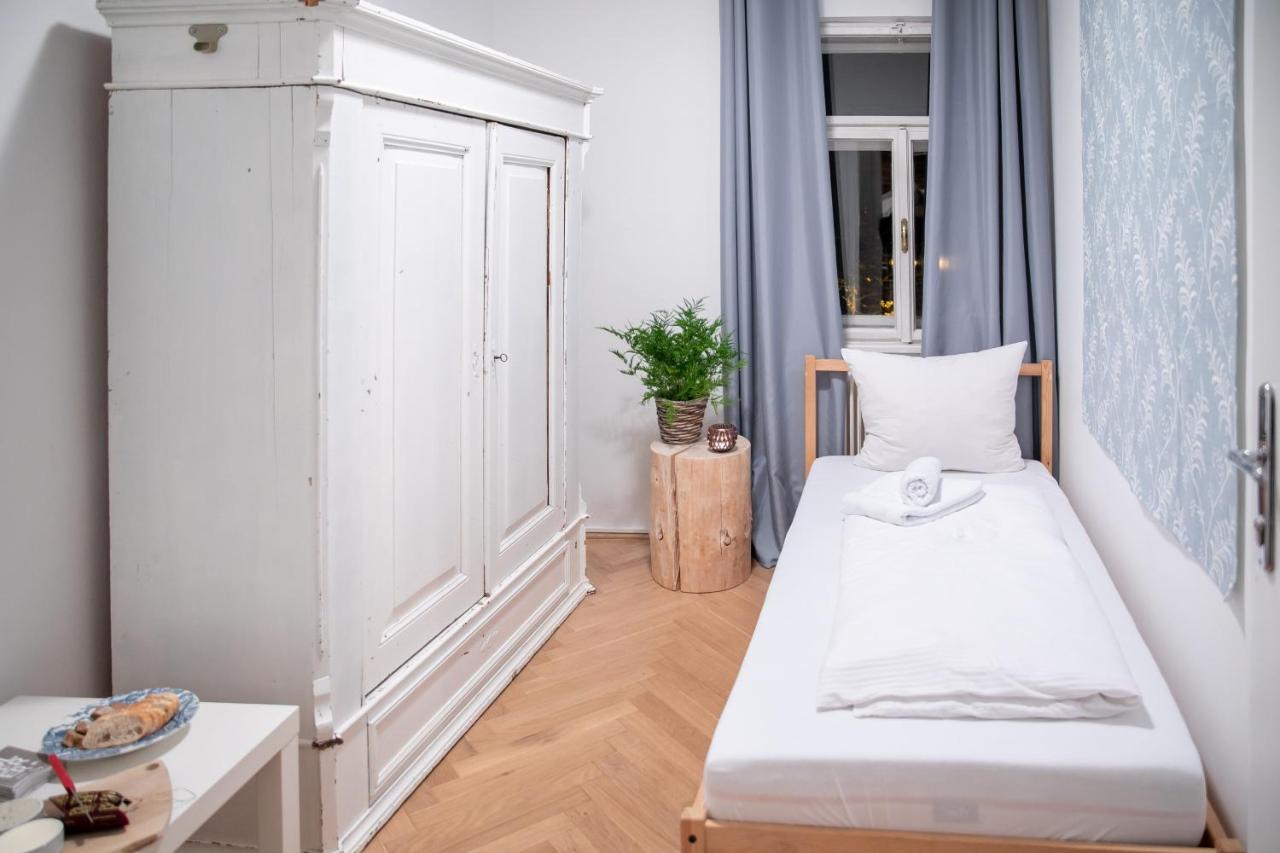 Family Wellhouse Green Garden Direct In Salzburg, Sunny Big Garden, Up To 16 Pax, Bikes For Free, Bbq, Sunbeds, Parking For Free, 15 Min Sound Of Music Exterior foto