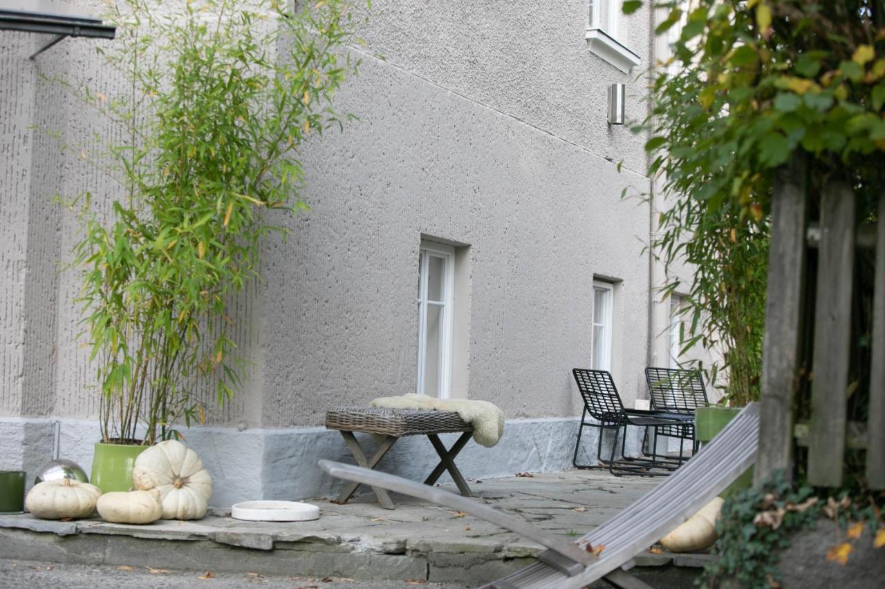 Family Wellhouse Green Garden Direct In Salzburg, Sunny Big Garden, Up To 16 Pax, Bikes For Free, Bbq, Sunbeds, Parking For Free, 15 Min Sound Of Music Exterior foto