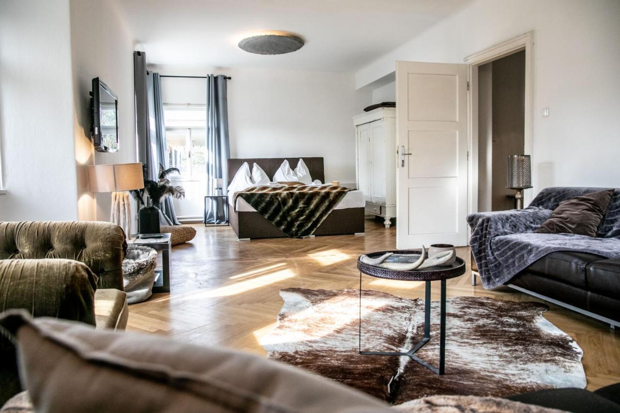 Family Wellhouse Green Garden Direct In Salzburg, Sunny Big Garden, Up To 16 Pax, Bikes For Free, Bbq, Sunbeds, Parking For Free, 15 Min Sound Of Music Exterior foto