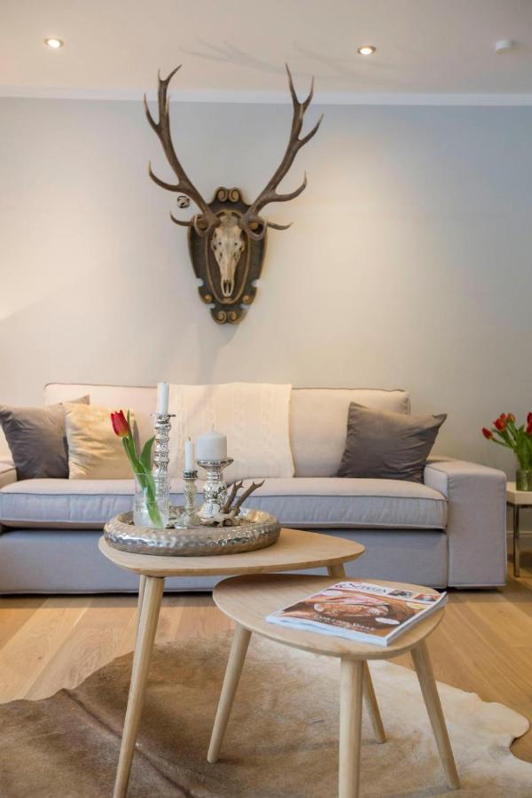 Family Wellhouse Green Garden Direct In Salzburg, Sunny Big Garden, Up To 16 Pax, Bikes For Free, Bbq, Sunbeds, Parking For Free, 15 Min Sound Of Music Exterior foto