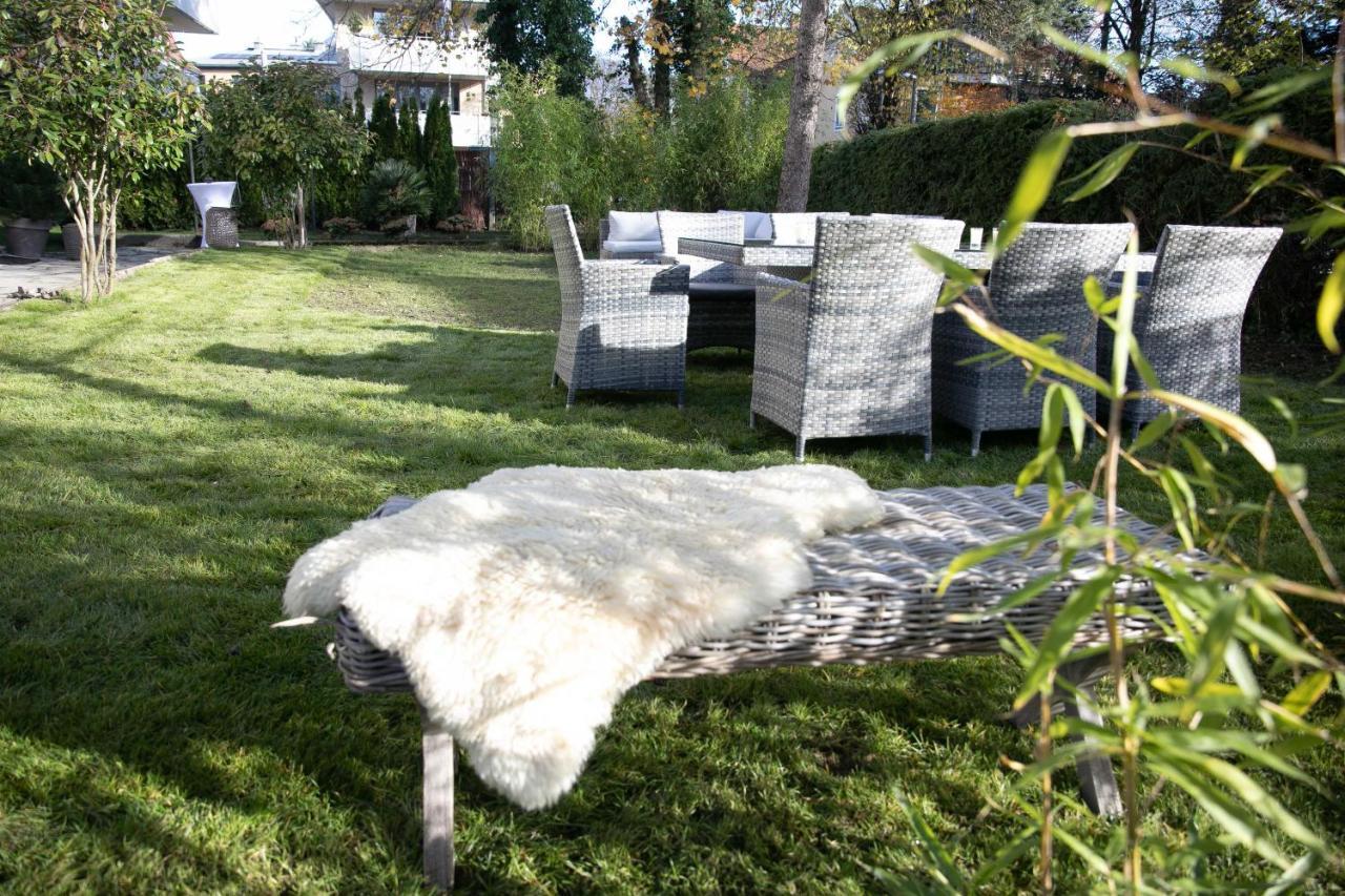 Family Wellhouse Green Garden Direct In Salzburg, Sunny Big Garden, Up To 16 Pax, Bikes For Free, Bbq, Sunbeds, Parking For Free, 15 Min Sound Of Music Exterior foto