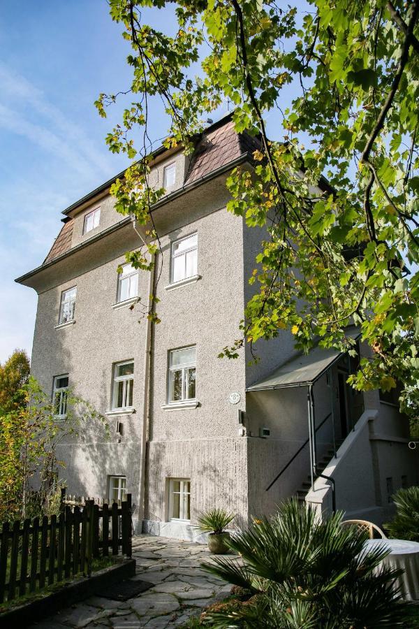 Family Wellhouse Green Garden Direct In Salzburg, Sunny Big Garden, Up To 16 Pax, Bikes For Free, Bbq, Sunbeds, Parking For Free, 15 Min Sound Of Music Exterior foto